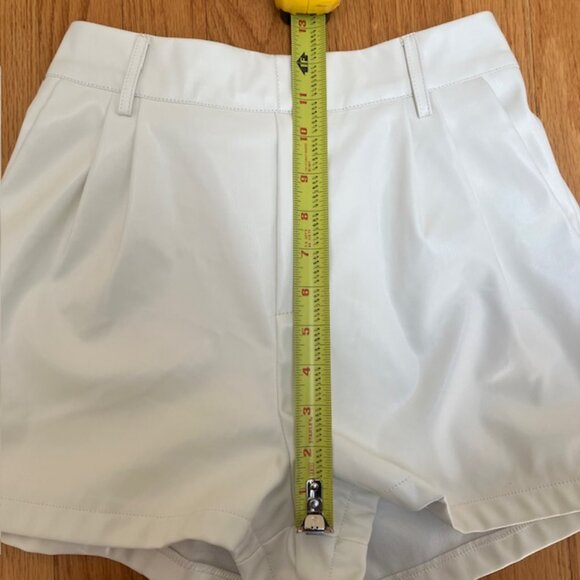 Faux Leather high waisted white pleated shorts size S - Picture 5 of 6